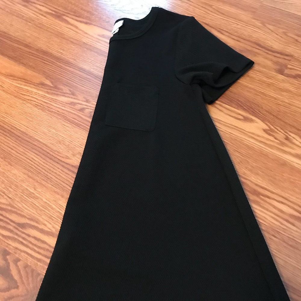 XS black textured Carly smoke free home